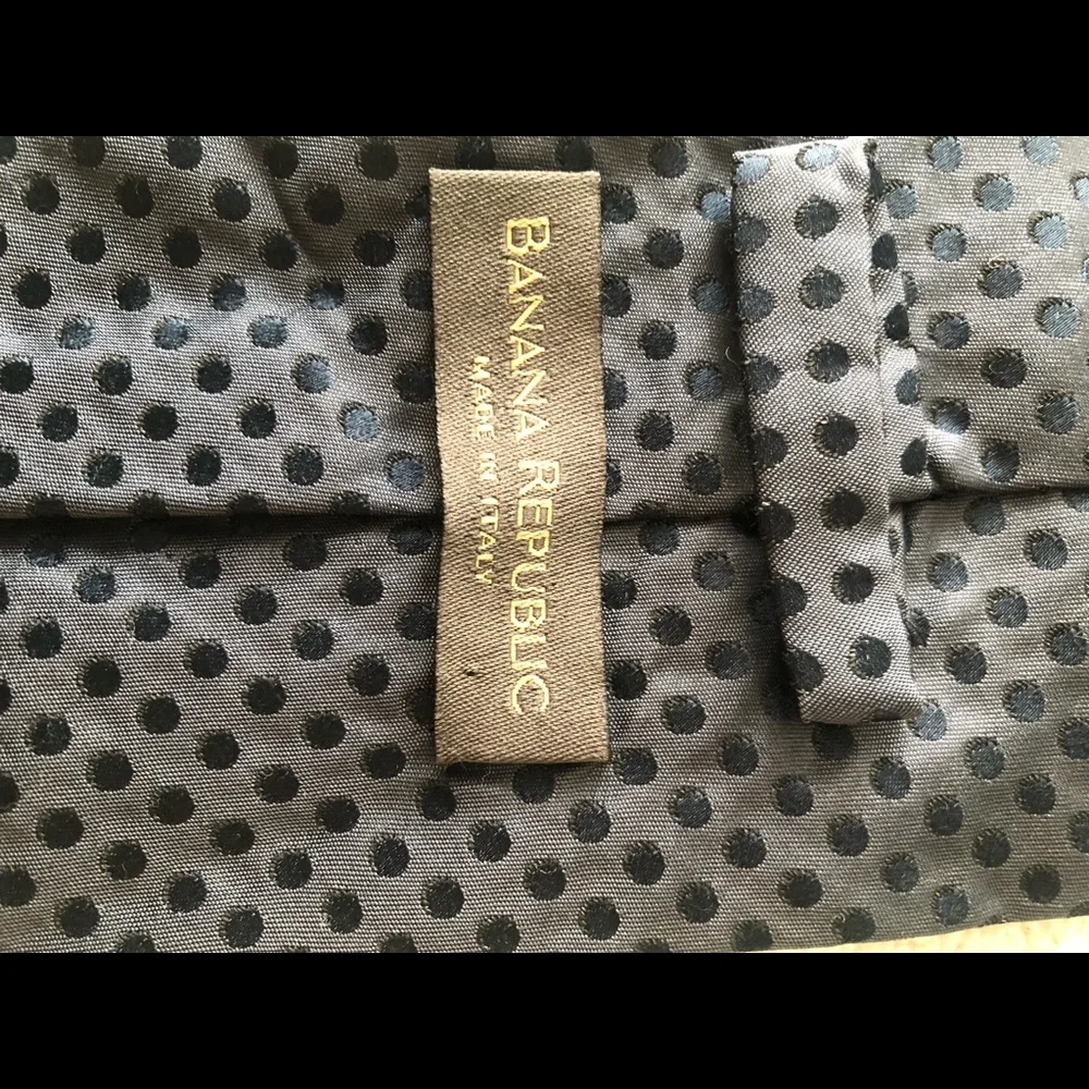 🌞 Banana Republic gray Tie w/black polka dots Made in Italy men one size